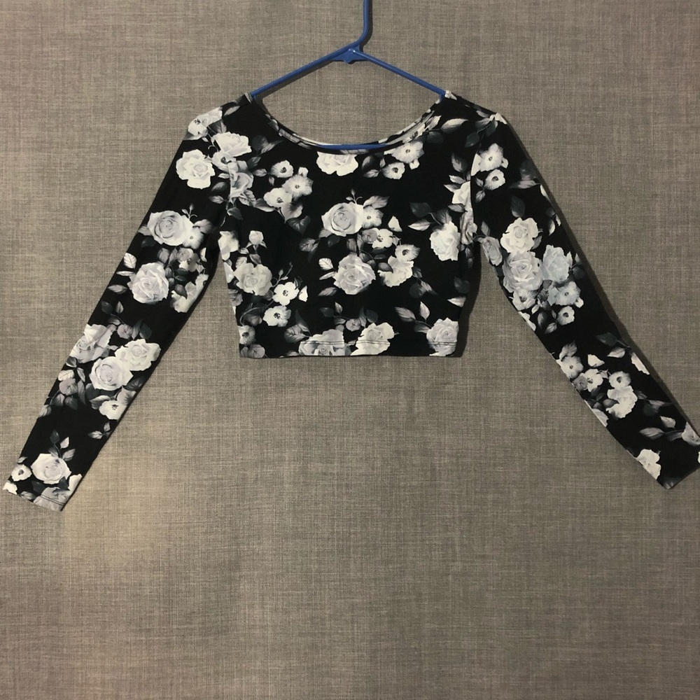 Long Sleeve Rose Printed Crop Top